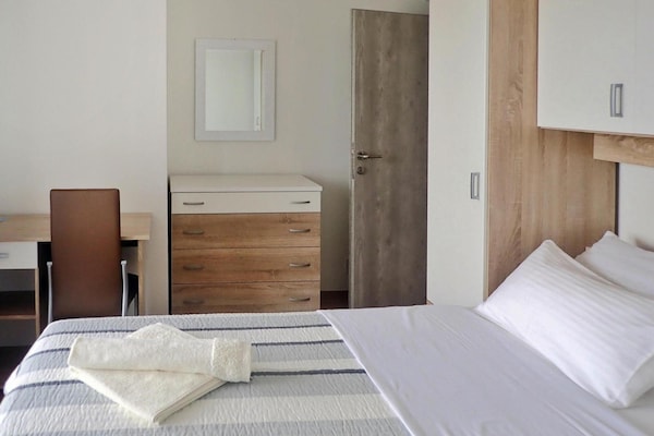 Foto van Vakantiehuis Maslenica met Privézwembad - Vakantiehuis in Maslenica - BedRoom