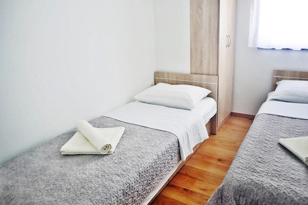 Foto van Vakantiehuis Maslenica met Privézwembad - Vakantiehuis in Maslenica - BedRoom