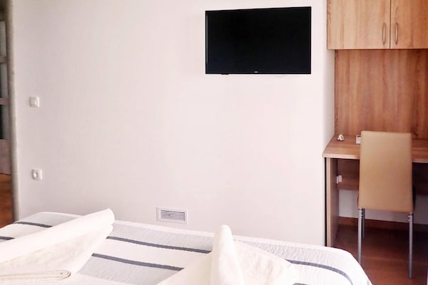 Foto van Vakantiehuis Maslenica met Privézwembad - Vakantiehuis in Maslenica - BedRoom