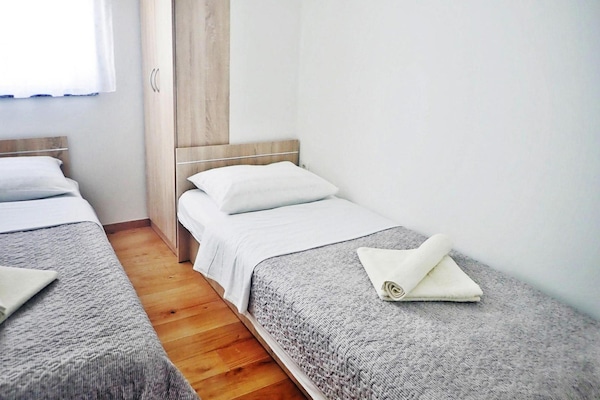 Foto van Vakantiehuis Maslenica met Privézwembad - Vakantiehuis in Maslenica - BedRoom