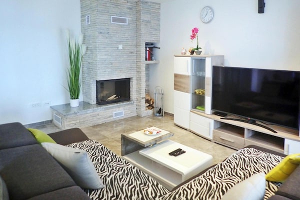 Foto van Vakantiehuis Maslenica met Privézwembad - Vakantiehuis in Maslenica - LivingRoom