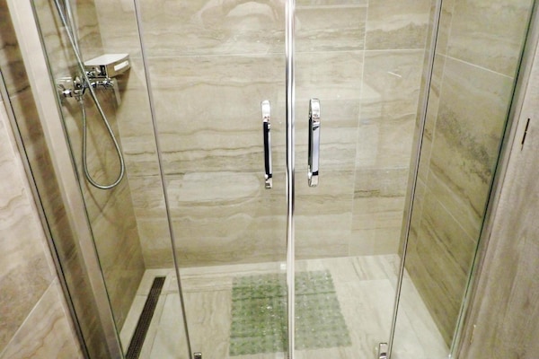 Foto van Vakantiehuis Maslenica met Privézwembad - Vakantiehuis in Maslenica - BathRoom