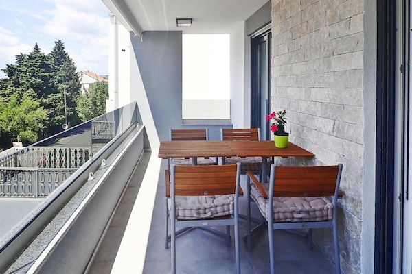 Foto van Vakantiehuis Maslenica met Privézwembad - Vakantiehuis in Maslenica - TerraceBalcony