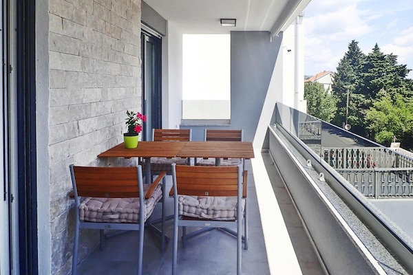 Foto van Vakantiehuis Maslenica met Privézwembad - Vakantiehuis in Maslenica - TerraceBalcony