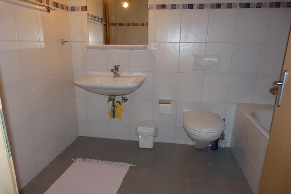 Foto van Authentiek appartement met uitzicht op de bergen - Vakantiehuis in Veysonnaz - DiningRoom