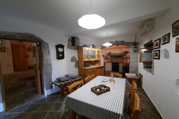 Foto van Stenen huis in Dobrec met zeezicht & zwembad - Vakantiehuis in Lovran - DiningRoom