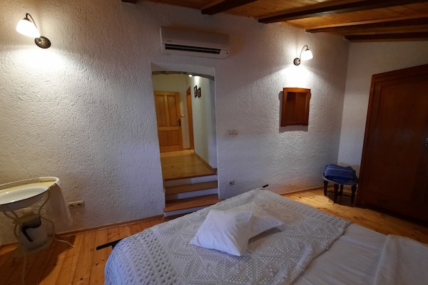 Foto van Stenen huis in Dobrec met zeezicht & zwembad - Vakantiehuis in Lovran - BedRoom