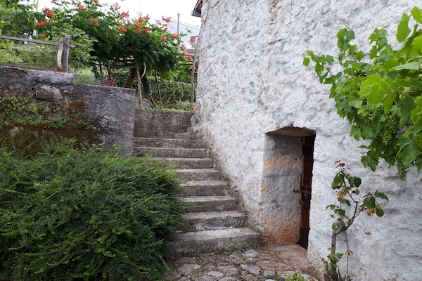 Foto van Stenen huis in Dobrec met zeezicht & zwembad - Vakantiehuis in Lovran - Outdoor