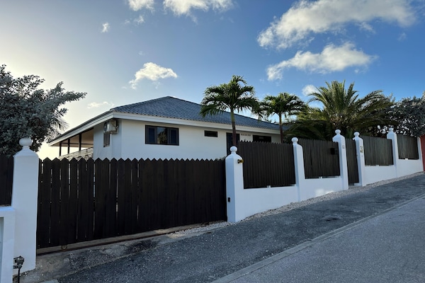 Foto van Villa in Jan Thiel met privézwembad - Vakantiehuis in Jan Thiel - ExteriorSummer