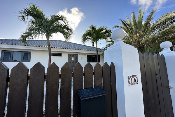 Foto van Villa in Jan Thiel met privézwembad - Vakantiehuis in Jan Thiel - ExteriorSummer