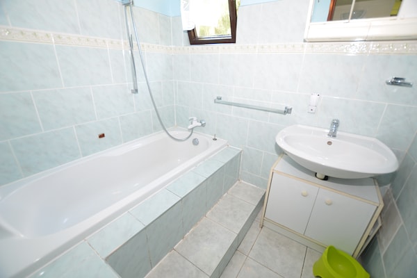 Foto van Bosontsnapping met tuin - Vakantiehuis in Staré Křečany - BathRoom