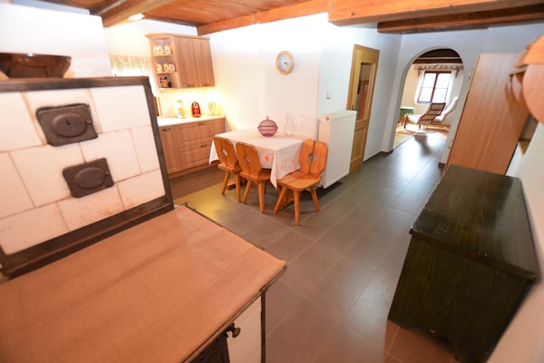 Foto van Vakantiehuis in bos met privézwembad - Vakantiehuis in Petrohrad - DiningRoom