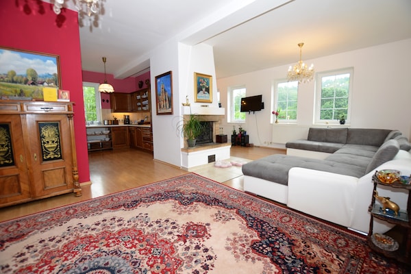 Foto van Heerlijke villa in Sýkořice met omheinde tuin en zwembad - LivingRoom