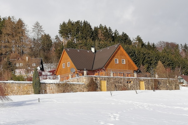 Foto van Privézwembadvilla in Stupna - Vakantiehuis in Pecka - ExteriorWinter