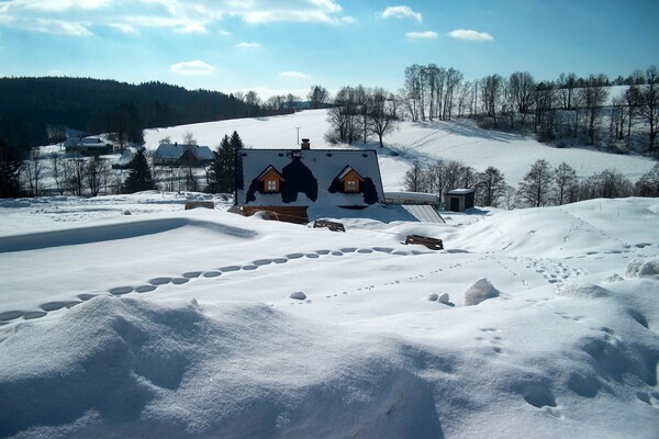 Foto van Privézwembadvilla in Stupna - Vakantiehuis in Pecka - ExteriorWinter