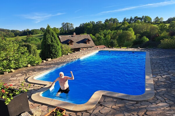 Foto van Privézwembadvilla in Stupna - Vakantiehuis in Pecka - PoolOfHouse