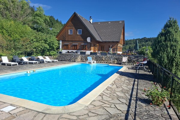 Foto van Privézwembadvilla in Stupna - Vakantiehuis in Pecka - ExteriorSummer