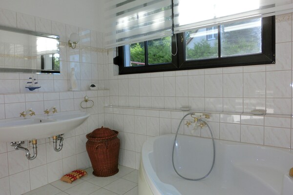 Foto van Groepsaccommodatie met zwembad in Ballenstedt - Vakantiehuis in Ballenstedt - BathRoom