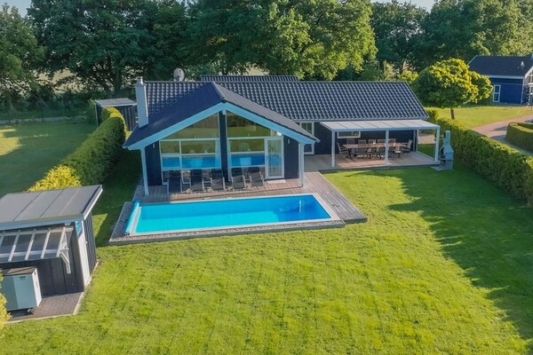 Foto van Vakantiehuis met zwembad en sauna aan het Duemmermeer - ExteriorSummer