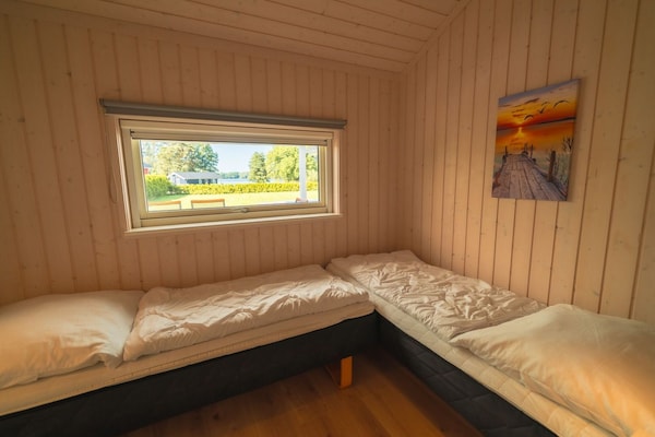 Foto van Vakantiehuis met zwembad en sauna aan het Duemmermeer - BedRoom