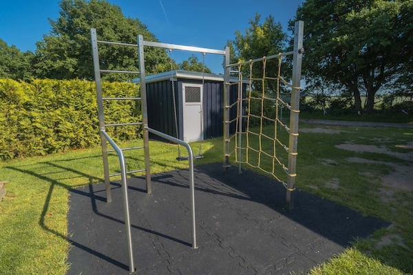 Foto van Vakantiehuis met zwembad en sauna aan het Duemmermeer - GardenSummer