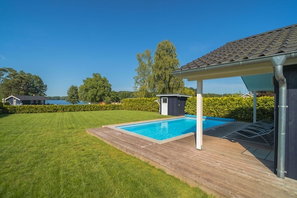 Foto van Vakantiehuis met zwembad en sauna aan het Duemmermeer - GardenSummer