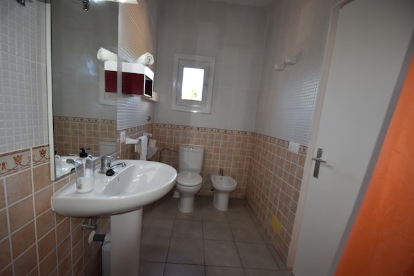 Foto van Gezellig vakantiehuis met privé zwembad - Vakantiehuis in san francesc de s'Estany - BathRoom