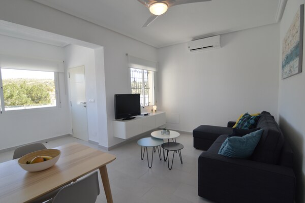Foto van Vakantiehuis Rojales bij Golfbaan - Vakantiehuis in Rojales, Ciudad Quesada - LivingRoom