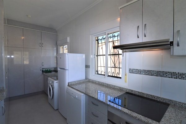 Foto van Vakantiehuis Rojales bij Golfbaan - Vakantiehuis in Rojales, Ciudad Quesada - Kitchen