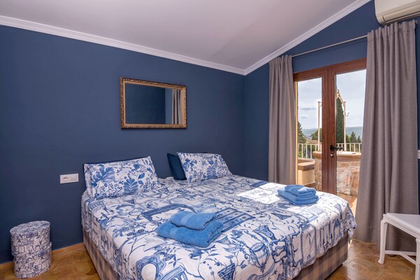 Foto van Villa bij Montgó met zwembad en strand - Vakantiehuis in Javea - BedRoom