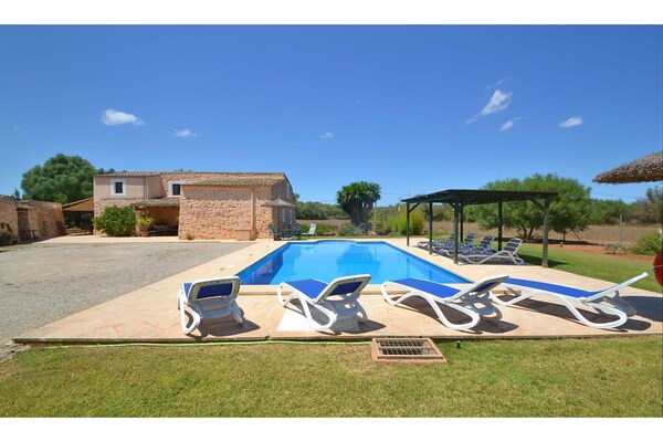 Foto van Villa en tuin op het platteland - Vakantiehuis in Felanitx - PoolOfHouse