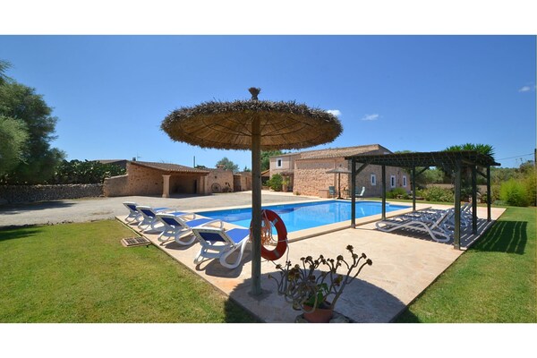 Foto van Villa en tuin op het platteland - Vakantiehuis in Felanitx - PoolOfHouse