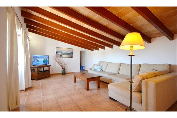 Foto van Villa en tuin op het platteland - Vakantiehuis in Felanitx - LivingRoom