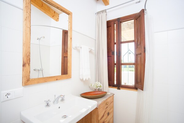 Foto van Tramuntana Retreat & Zwembad - Vakantiehuis in Selva, Illes Balears - BathRoom