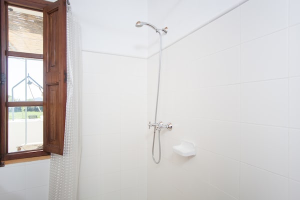 Foto van Tramuntana Retreat & Zwembad - Vakantiehuis in Selva, Illes Balears - BathRoom