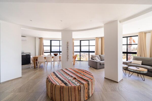 Foto van Verblijf aan het zwembad met uitzicht op de oceaan - LivingRoom