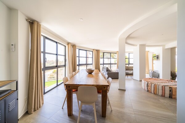 Foto van Verblijf aan het zwembad met uitzicht op de oceaan - DiningRoom