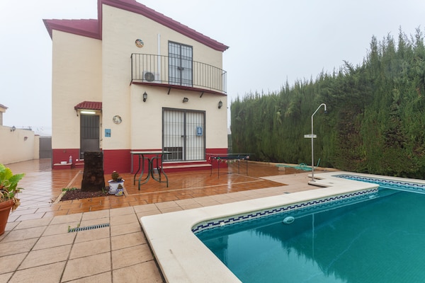 Foto van Vakantiehuis bij Sevilla met zwembad - Vakantiehuis in Sevilla - ExteriorSummer