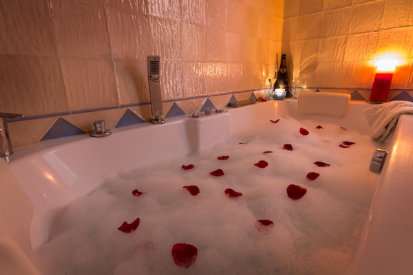 Foto van Romantisch toevluchtsoord met zwembad en jacuzzi - Vakantiehuis in Almeria - BathRoom
