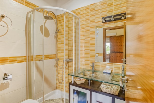 Foto van Vakantiehuis met patio en privé zwembad - Vakantiehuis in Ciudad Real - BathRoom