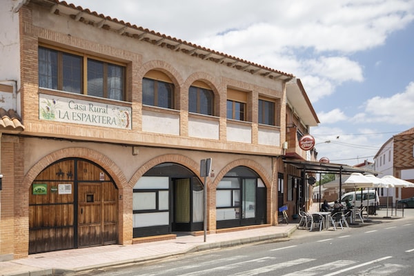 Foto van Vakantiehuis met patio en privé zwembad - Vakantiehuis in Ciudad Real - ExteriorSummer