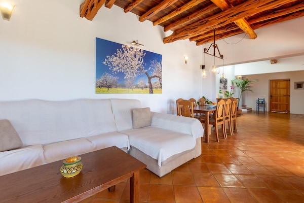 Foto van Vakantiehuis met privé zwembad - Vakantiehuis in San Carlos - LivingRoom
