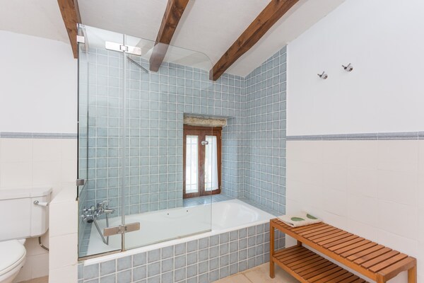 Foto van Ca'n Pou Vell - Villa met privézwembad in Búger - Vakantiehuis in Búger, Illes Balears - BathRoom