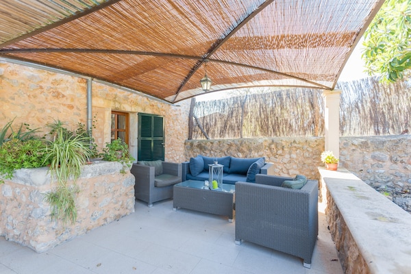 Foto van Ca'n Pou Vell - Villa met privézwembad in Búger - Vakantiehuis in Búger, Illes Balears - TerraceBalcony