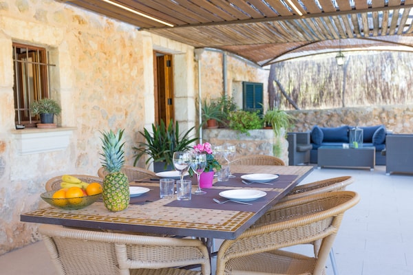 Foto van Ca'n Pou Vell - Villa met privézwembad in Búger - Vakantiehuis in Búger, Illes Balears - DiningRoom