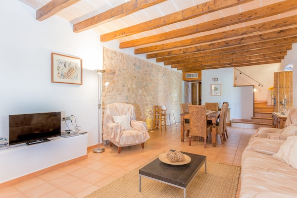 Foto van Ca'n Pou Vell - Villa met privézwembad in Búger - Vakantiehuis in Búger, Illes Balears - LivingRoom