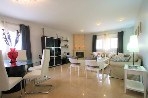 Foto van Vakantiehuis met zwembad - Vakantiehuis in Venta del Pobre - LivingRoom