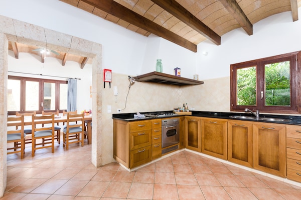 Foto van Villa met terraszicht - Vakantiehuis in Búger , Illes Balears - Kitchen