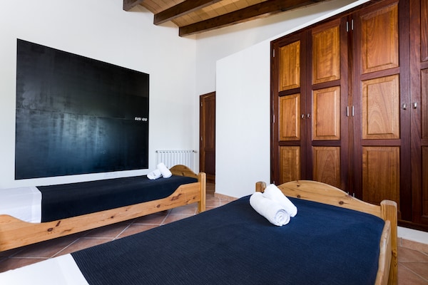 Foto van Villa met terraszicht - Vakantiehuis in Búger , Illes Balears - BedRoom