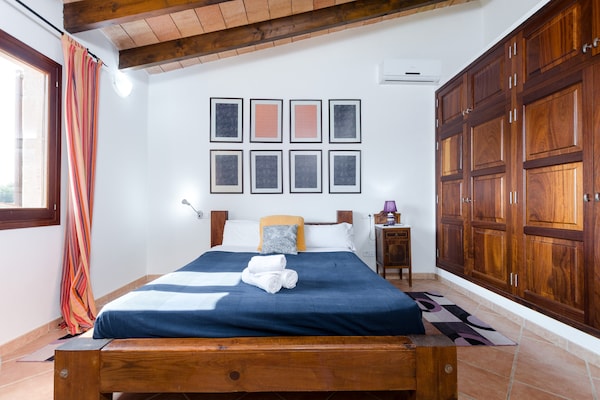 Foto van Villa met terraszicht - Vakantiehuis in Búger , Illes Balears - BedRoom